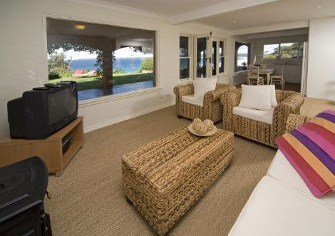 Absolute Waterfront At Hyams Beach - Elandra - Local Tourism 4