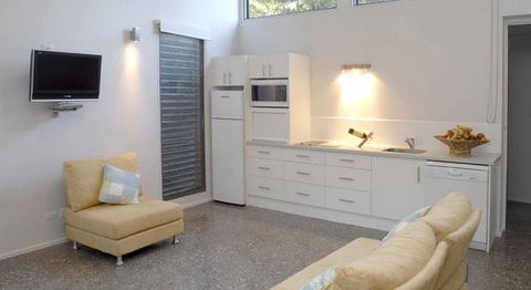 By The Beach B And B Holiday Apartments - Accommodation Australia 1