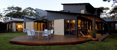 By The Beach B And B Holiday Apartments - Accommodation Australia 4