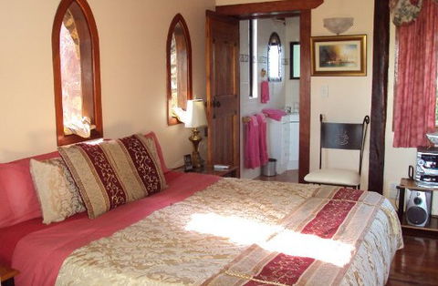 Castle On The Hill Bed And Breakfast - Local Tourism 4