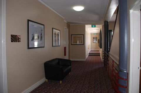 Alpine Hotel - Bed n Breakfasts 0