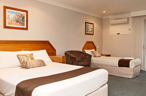Hilltops Retreat Motor Inn - Accommodation Australia 1