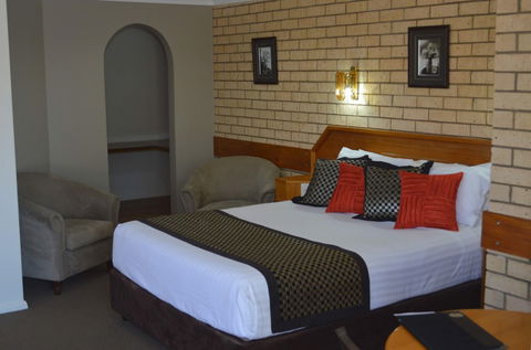 Hilltops Retreat Motor Inn - Accommodation Australia 4