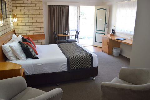 Hilltops Retreat Motor Inn - Accommodation Australia 5
