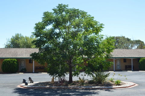 Hilltops Retreat Motor Inn - Accommodation Australia 6