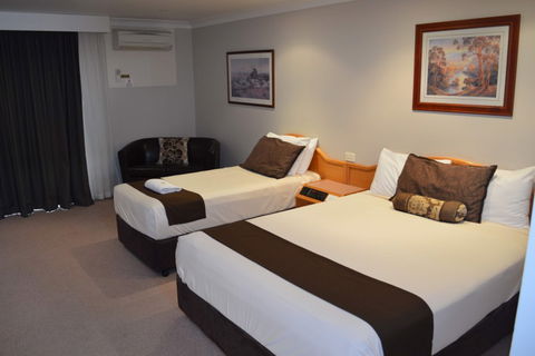 Hilltops Retreat Motor Inn - Accommodation Australia 7
