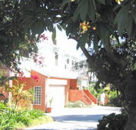 Austinmer Beach House - Bed n Breakfasts