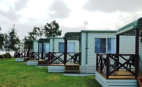 Belmont Pines Lakeside Holiday Park - Accommodation Australia 3