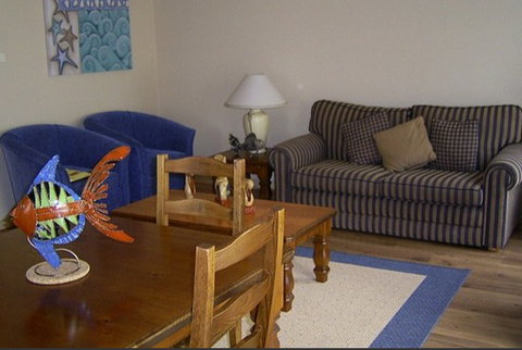 Boutique Escape - Lake Macquarie Resort Accommodation - Local Tourism 0