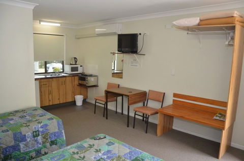 Killarney Sundown Motel - Local Tourism 5