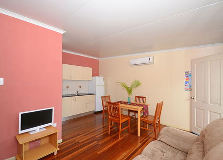 Ned Kellys Motel - Australia Shopping 1