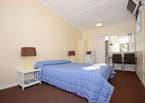 Ned Kellys Motel - Australia Shopping 2