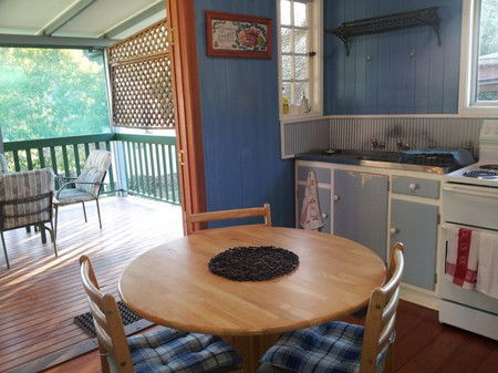 Auckland Street Queenslander - Accommodation Australia 2