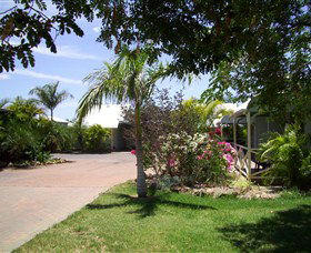 Banjos Overnight & Holiday Units - Accommodation Australia 3