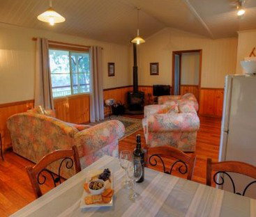 Accommodation Creek Cottages - Accommodation Australia 2