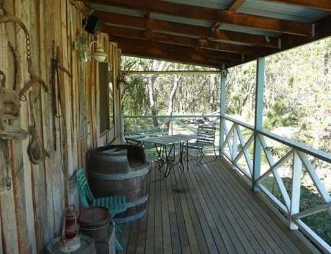 Possums Hollow And Hooters Hut - Accommodation Australia 4