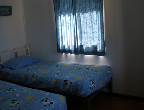 Cosy Cottages Amity Point - Australia Shopping 5