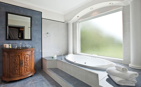 The Castle On Tamborine Spa Retreat - Local Tourism 2