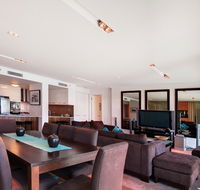 Reflection on the Sea - Accommodation Australia