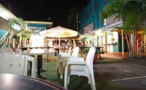 Backpackers In Paradise - Accommodation Australia 2