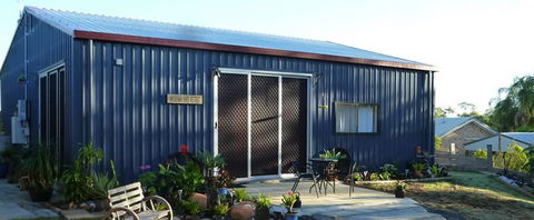Awoonga Shed Retreat - Bed n Breakfasts 0