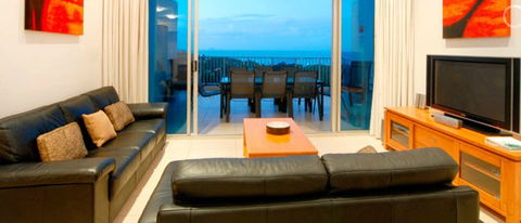 Azure Sea Whitsundays - Local Tourism 1