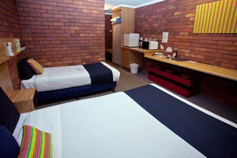 Comfort Inn Blue Shades - Australia Shopping 1