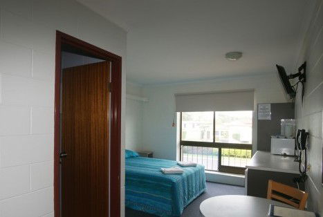 Cedar Lodge Motel - Accommodation Australia 3