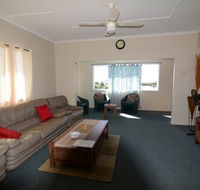 AMELIA STREET GLADSTONE 5 BEDROOMS - Accommodation Australia