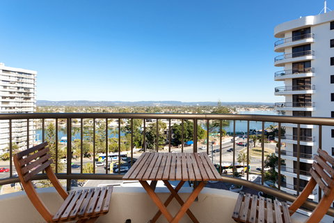 Apartment 27 Aristocrat Apartments - Accommodation Australia 4