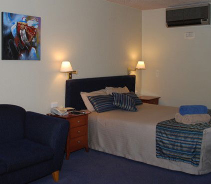 All Seasons Central Court Motel - Local Tourism 3