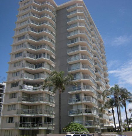 Pacific Regis Beachfront Apartments - Local Tourism 1