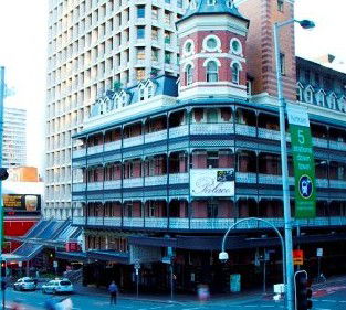 Nomads Brisbane Hostel - Australia Shopping 3