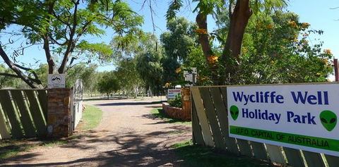 Wycliffe Well Holiday Park - Australia Shopping 3