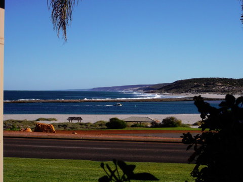 Pelican Shore Villas - Accommodation Australia 3