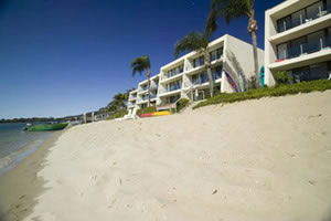 Noosa Harbour Resort - Australia Shopping 6