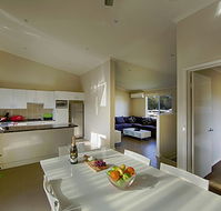 Middle Rock Holiday Resort - Accommodation Australia