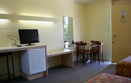 Mulgrave Court Motor Inn - Australia Shopping 2