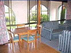Del Costa Holiday Villas - Australia Shopping 1