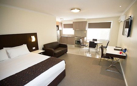 Country Comfort Premier Motel - Local Tourism 0