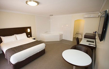 Country Comfort Premier Motel - Local Tourism 3