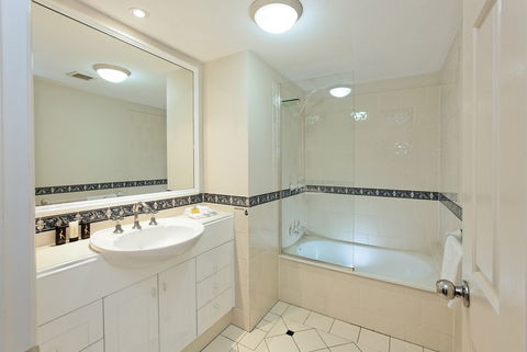 La Grande Apartments Broadbeach - Accommodation Australia 3