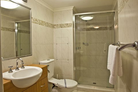 Aristocrat Apartments - Australia Shopping 4