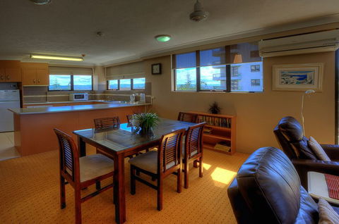 Aristocrat Apartments - Australia Shopping 5