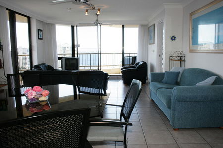 Aristocrat Apartments - Australia Shopping 6