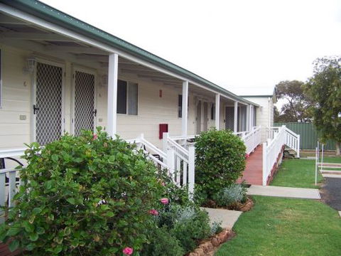 The Country Way Motor Inn - Accommodation Australia 3