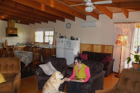 Happydays Accommodation Motor Inn - Accommodation Australia 5