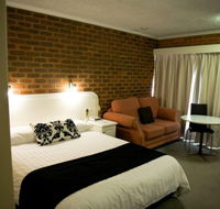 Cousins Motor Inn - Accommodation Australia