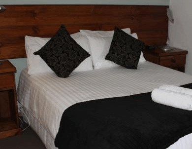 Tullah Lakeside Chalets - Local Tourism 1