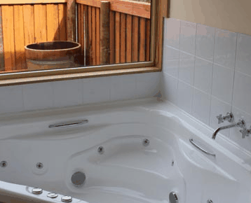 Tullah Lakeside Chalets - Local Tourism 2